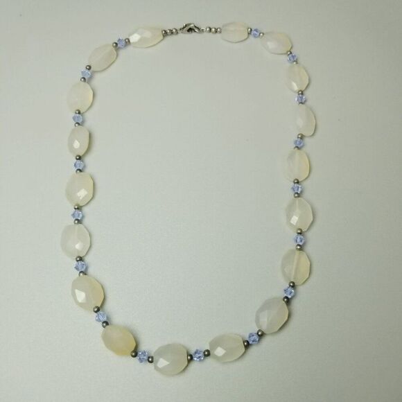 Vintage Ivory and Lavender Faceted Glass Beaded Necklace, Sterling Heart Clasp - Picture 3 of 8